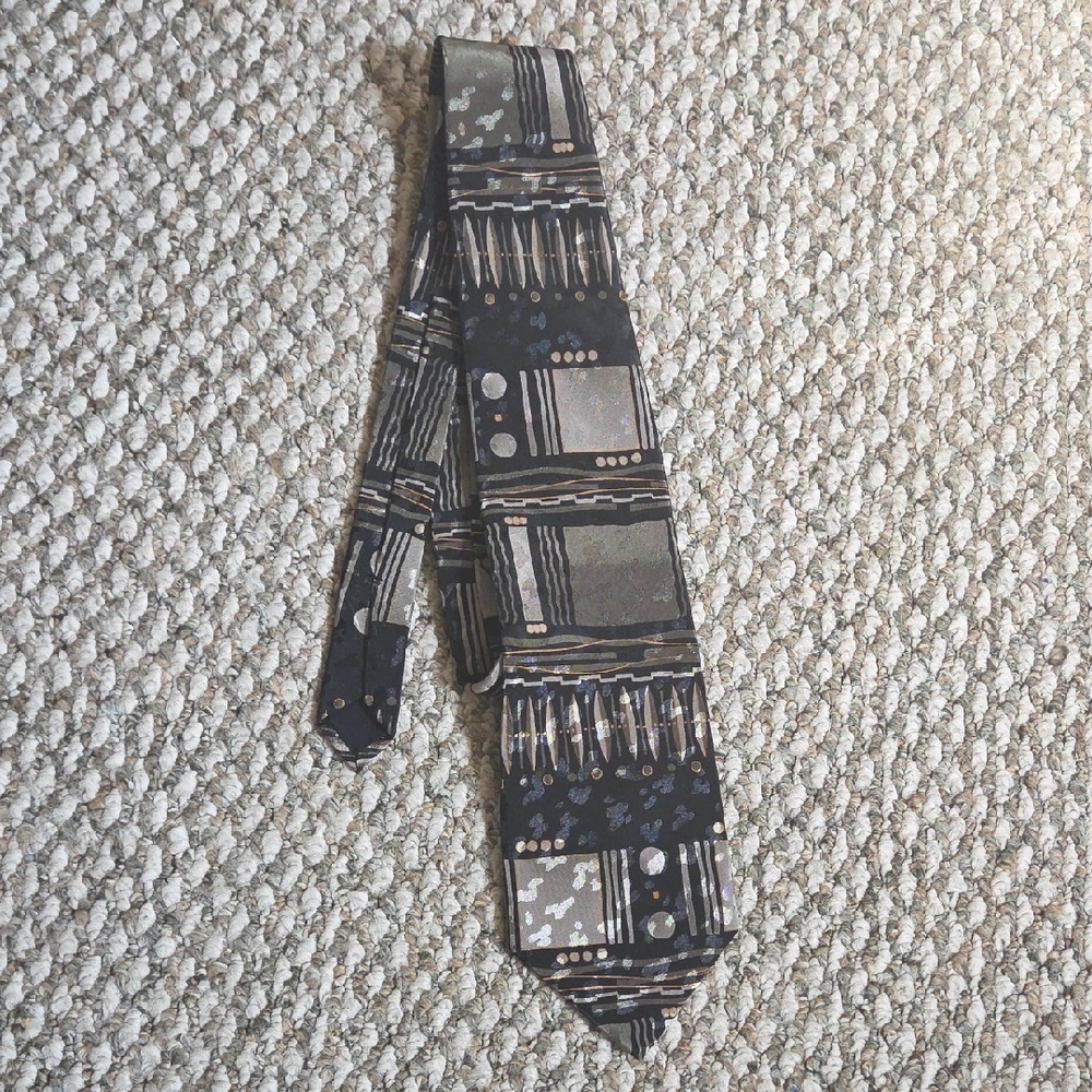 Geometric Patterned Tie in Black and Gray